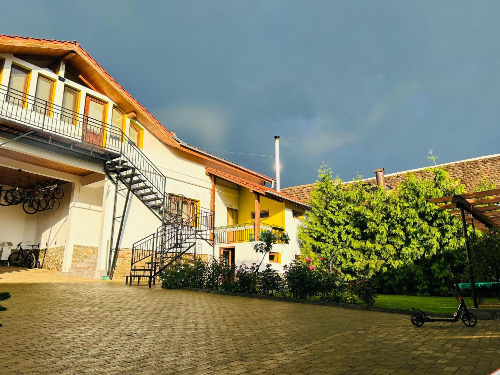 Casa "La Moara Din Gradina" Hotel Eftimie Murgu Luaran gambar