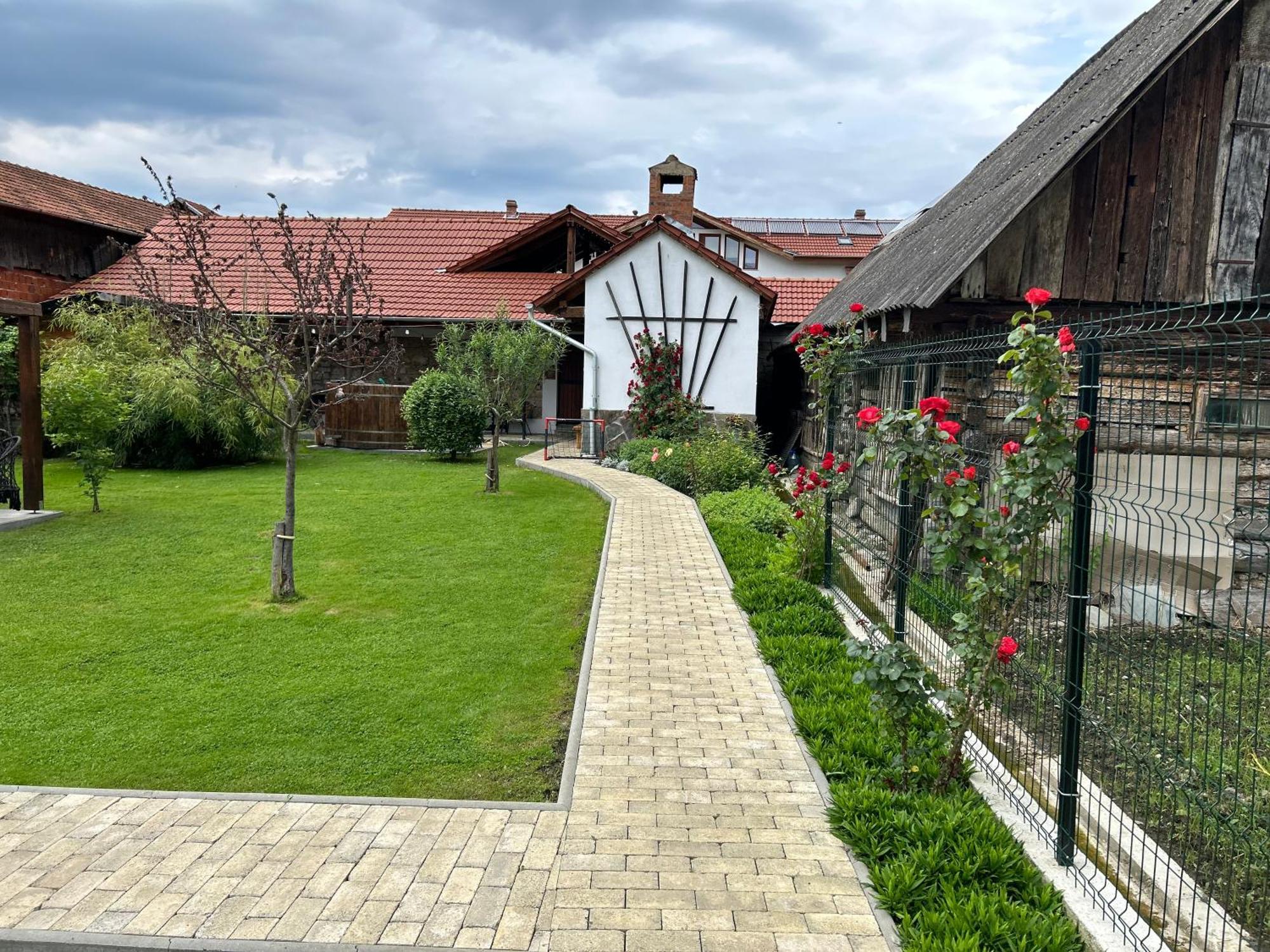 Casa "La Moara Din Gradina" Hotel Eftimie Murgu Luaran gambar